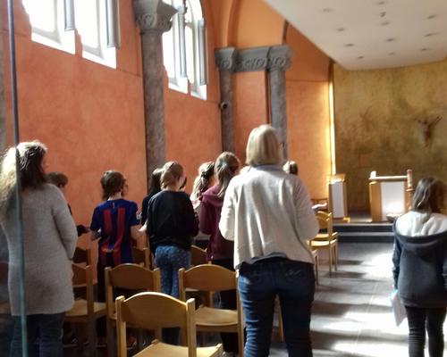 Temps de prière à la chapelle......