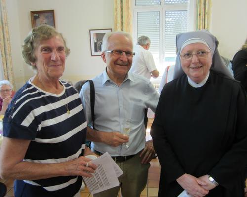 Mère Provinciale et des descendants du P.Lelièvre