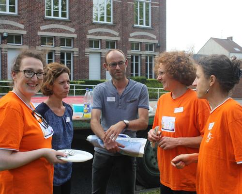 vue la dominante orange, ça fait beaucoup de responsables MEJ au mètre carré  ;-) Merci pour leur présence, et aussi celle des parents 