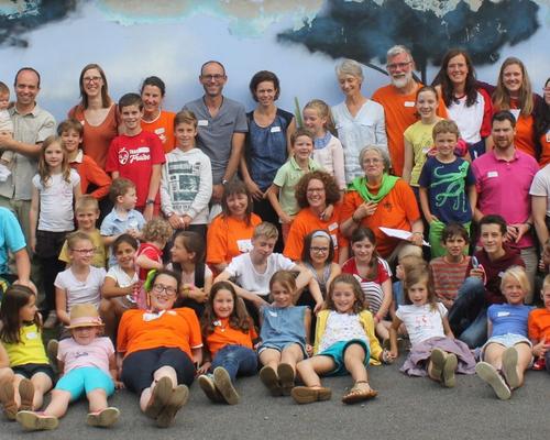 entre le temps de relecture et le pique-nique du soir, photo de groupe avec ceux qui ne sont pas déjà repartis