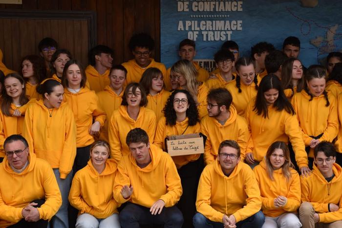 photo de groupe taizé 2024