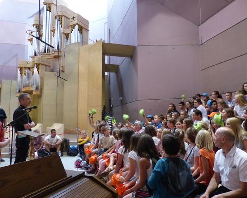 Lourdes2018-photos Mgr Dollmann rencontre les jeun