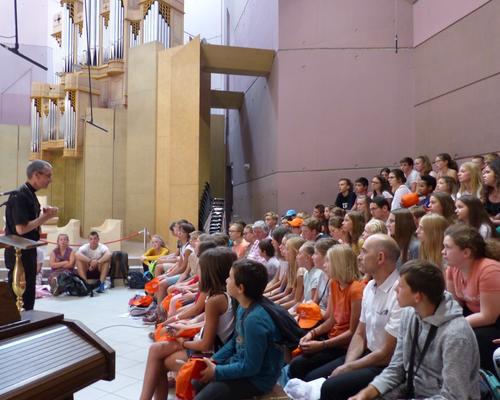 Lourdes2018-photos Mgr Dollmann rencontre les jeun