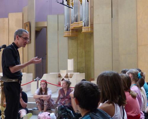 Lourdes2018-photos Mgr Dollmann rencontre les jeun
