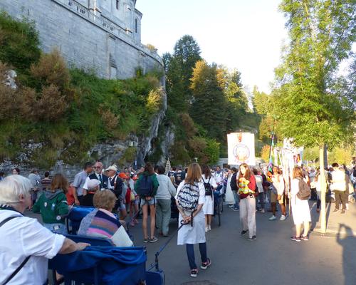 Lourdes2018-photos messe grotte (6)