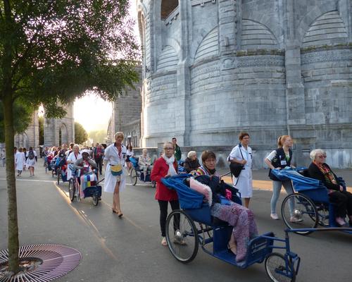 Lourdes2018-photos messe grotte (7)