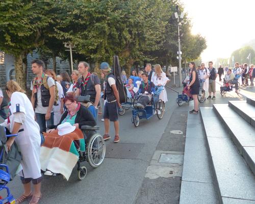 Lourdes2018-photos messe grotte (8)