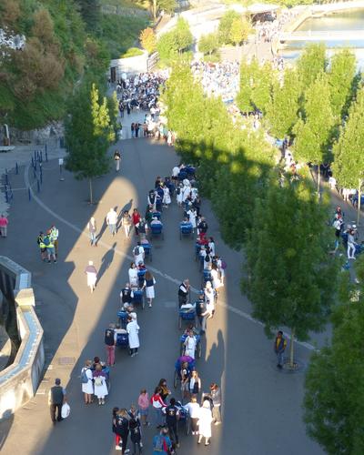 Lourdes2018-photos messe grotte (17)