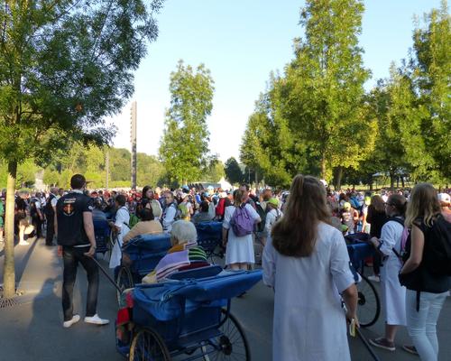 Lourdes2018-photos messe grotte (18)