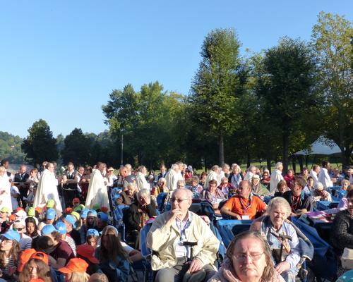 Lourdes2018-photos messe grotte (23)