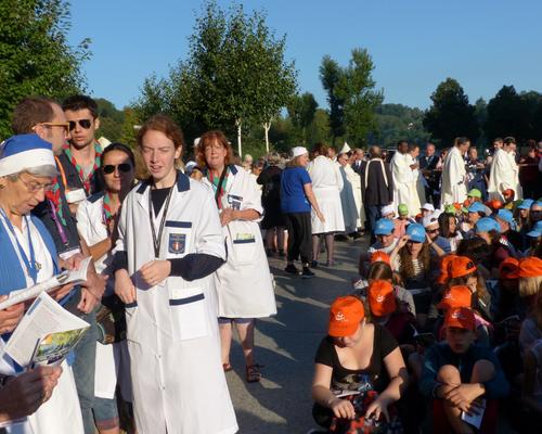 Lourdes2018-photos messe grotte (24)
