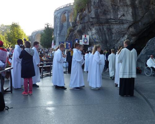 Lourdes2018-photos messe grotte (25)