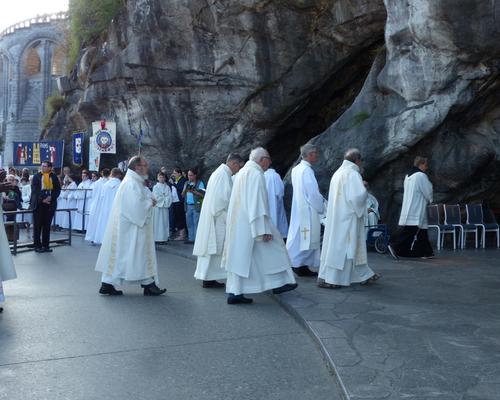 Lourdes2018-photos messe grotte (26)