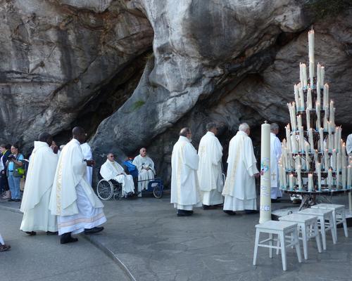 Lourdes2018-photos messe grotte (27)
