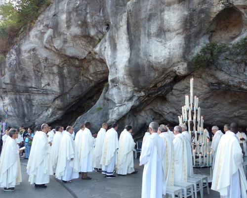 Lourdes2018-photos messe grotte (30)