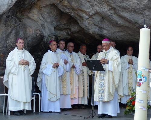 Lourdes2018-photos messe grotte (34)