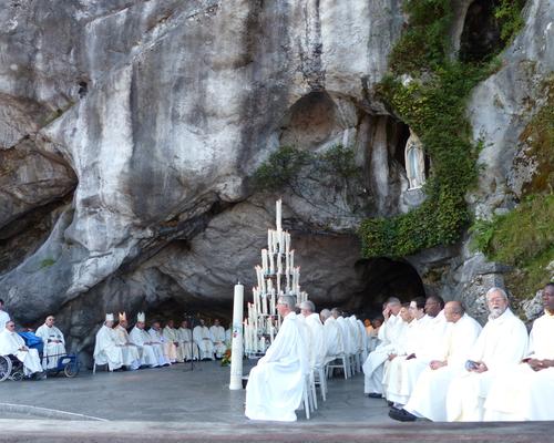 Lourdes2018-photos messe grotte (39)
