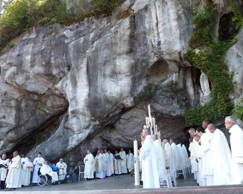 Lourdes2018-photos messe grotte (42)