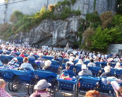 Lourdes2018-photos messe grotte (47)