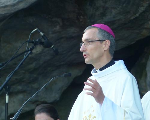 Lourdes2018-photos messe grotte (50)