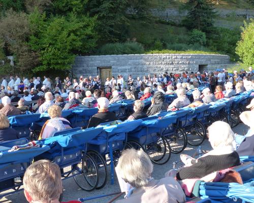 Lourdes2018-photos messe grotte (56)