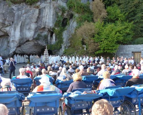 Lourdes2018-photos messe grotte (57)