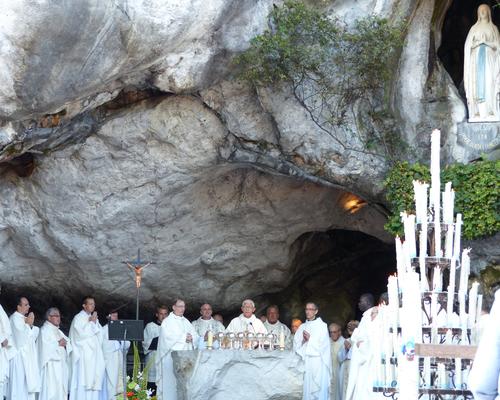 Lourdes2018-photos messe grotte (61)