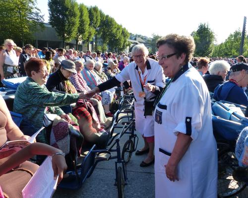 Lourdes2018-photos messe grotte (68)
