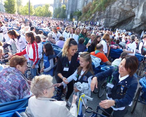 Lourdes2018-photos messe grotte (70)