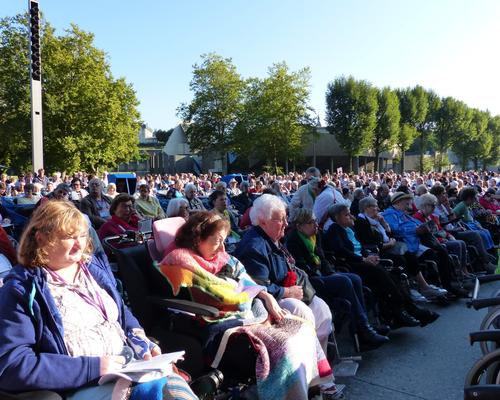 Lourdes2018-photos messe grotte (76)