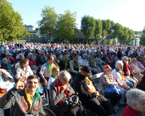 Lourdes2018-photos messe grotte (77)