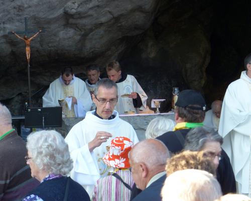 Lourdes2018-photos messe grotte (79)