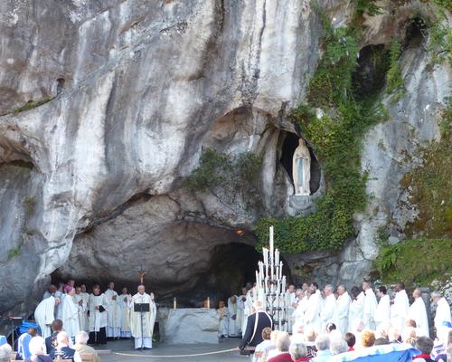 Lourdes2018-photos messe grotte (84)