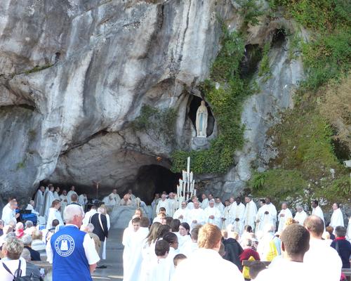 Lourdes2018-photos messe grotte (85)