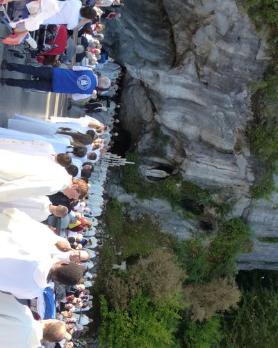 Lourdes2018-photos messe grotte (86)