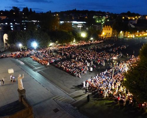 Lourdes2018-photos procession flambeaux 2 (2)