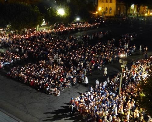 Lourdes2018-photos procession flambeaux 2 (3)