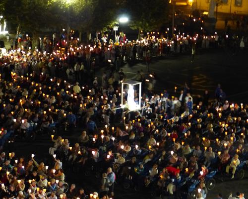 Lourdes2018-photos procession flambeaux 2 (4)