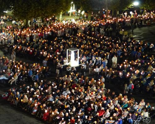 Lourdes2018-photos procession flambeaux 2 (5)
