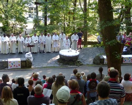 Lourdes-2018 - photos Cathedrale verdure (34)