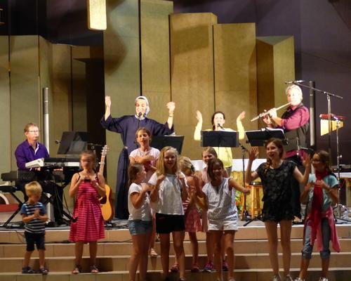 Lourdes 2018 - photos - Recital Soeur Agathe (66)