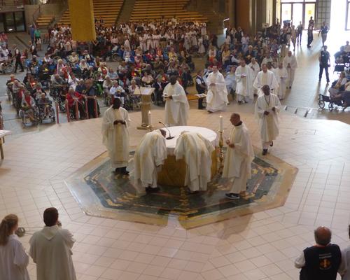 Lourdes 2018 - photos onction malades (30)