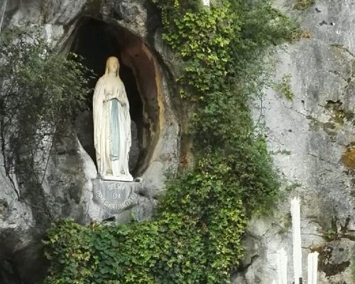 la messe à la grotte