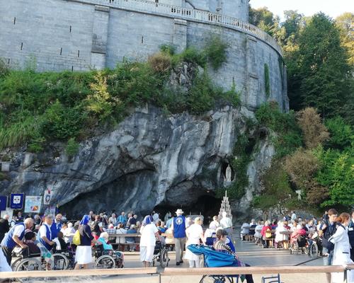 la messe à la grotte 2