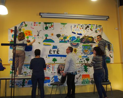 Installation des magnifiques fresques faites durant l'atelier Vivaldi