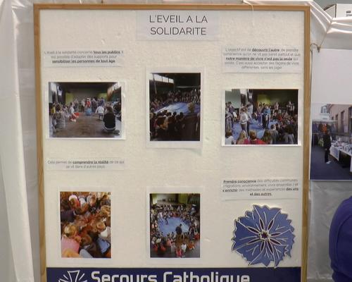 Le stand "Éveil à la solidarité".