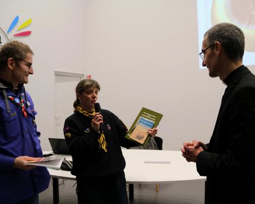 1812_Rencontre des scouts avec Mgr Dollmann 17
