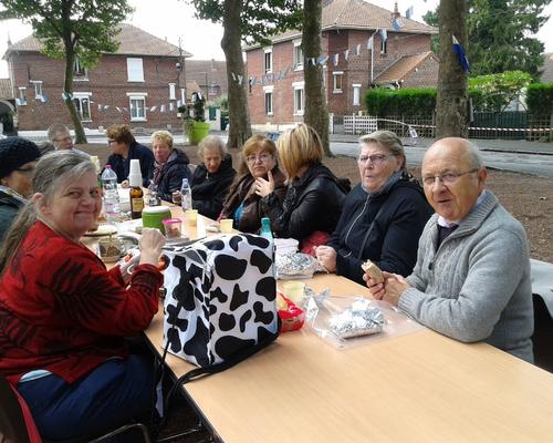 St Cordon 2017 Place des platanes gpe partage (4)