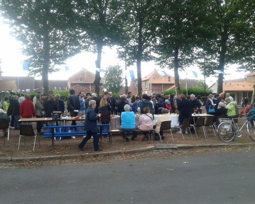 St Cordon 2017 Place des platanes gpe partage (37)