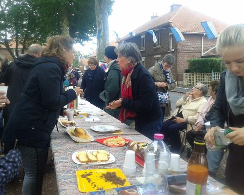 St Cordon 2017 Place des platanes gpe partage (44)